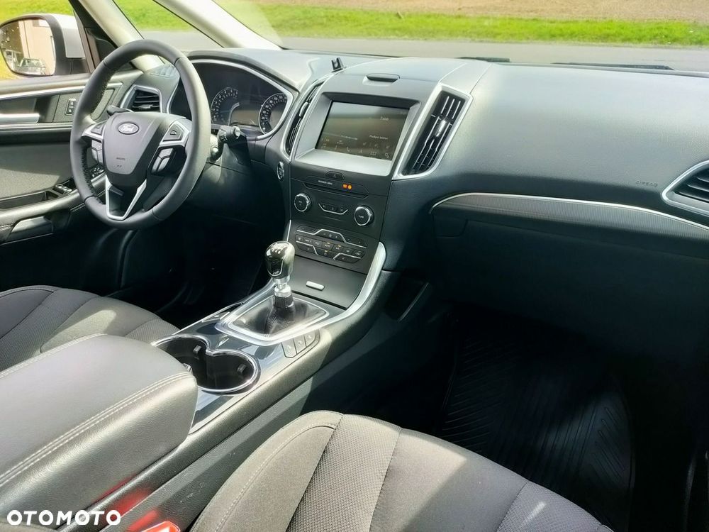 Ford S-Max - 24