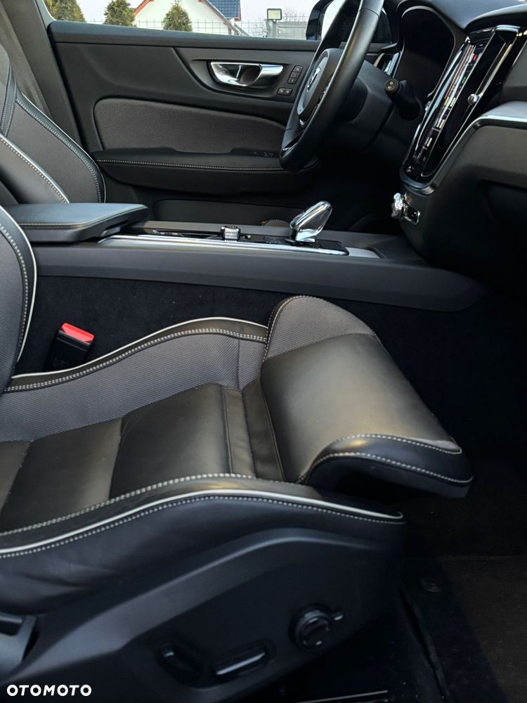 Volvo V60 B4 B Plus Dark - 14