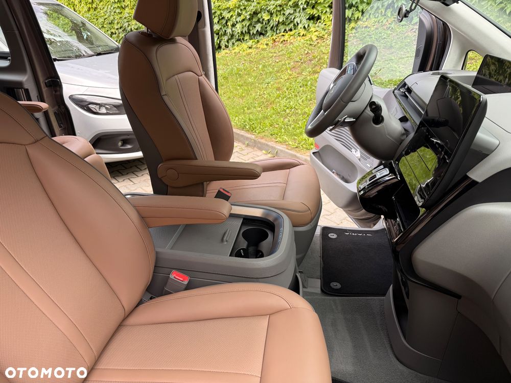Hyundai Staria 1.6 T-GDI HEV Luxury - 12