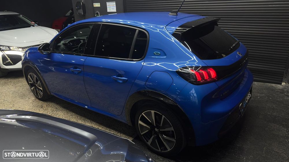 Peugeot e-208 GT - 13