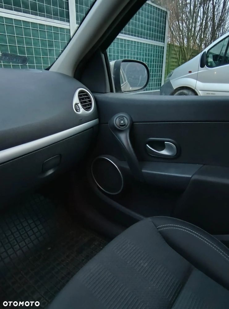 Renault Clio - 7