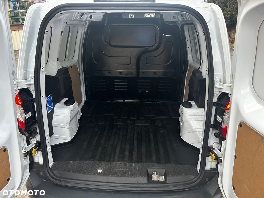 Ford Courier - 16