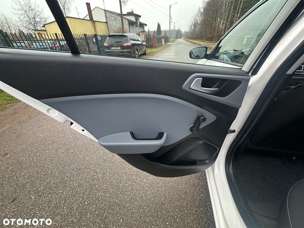 Hyundai i20 1.2 Fifa World Cup Edition - 28