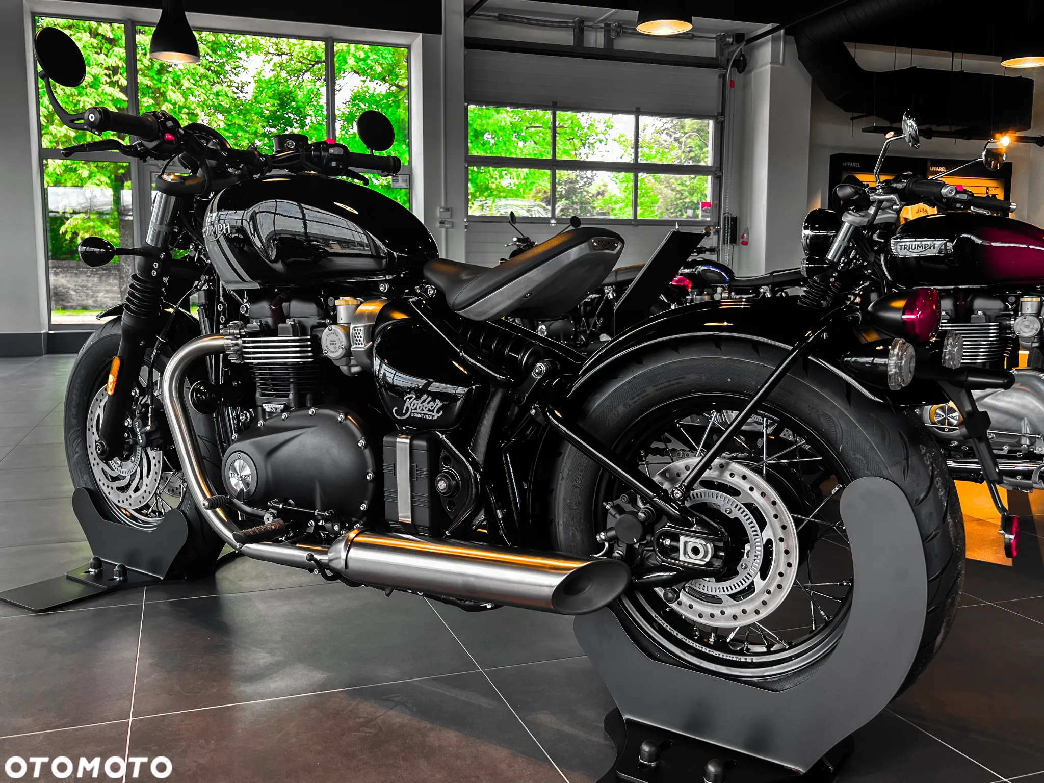 Triumph Bonneville Bobber - 3