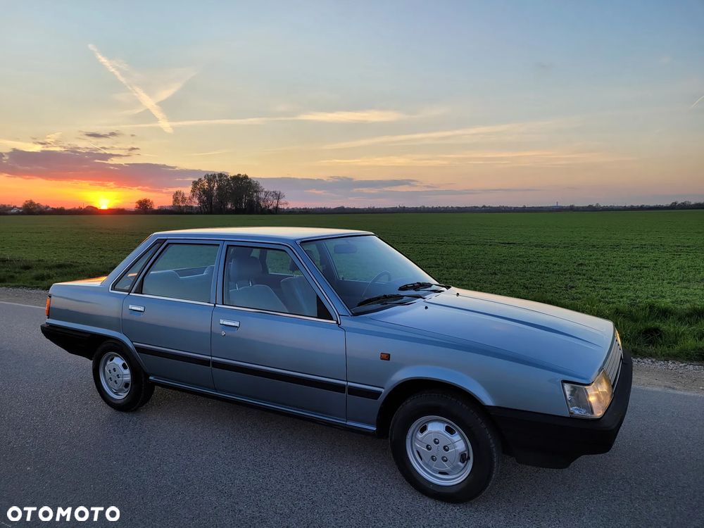 Toyota Camry - 37
