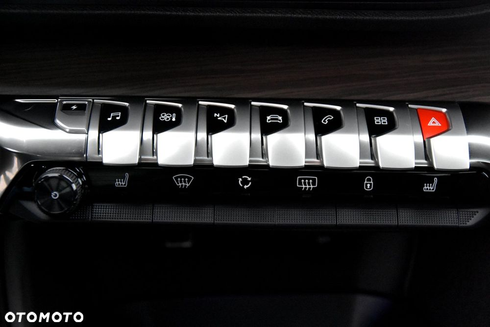 Peugeot 3008 1.6 PureTech HYbrid4 GT Line S&S EAT8 - 28