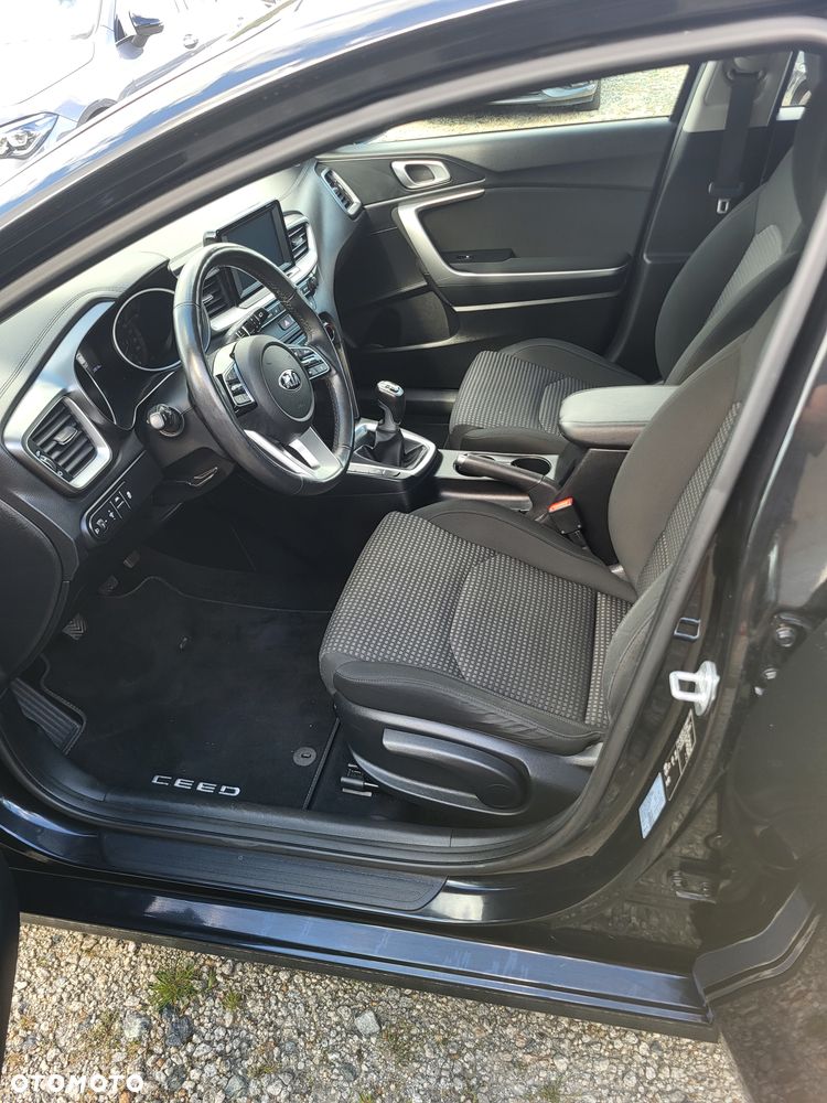 Kia Ceed - 12