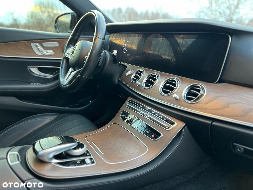 Mercedes-Benz Klasa E 350 9G-TRONIC AMG Line - 4
