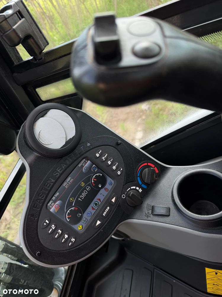Bobcat E27z. Koparka Gąsienicowa 2,7 tony. 2024 rok. 870 mtg. Maszyna nie różni się od nowej z salonu!! Skarpówka Hydrauliczna! Pochodzi ze szkółki roślinnej z Norwegii. Zero luzów. pracowała przy krzewach!! Aktualna DEKRA dokumentacja. Silnik Yanmar! Linie Hydr. Dodatkowe. Szybkozłącze Hydr. Szybka wolna jazda. Wersja Norweska. Długie ramię. OKAZJA. Zero wycieków. Sztywna maszyna! - 7