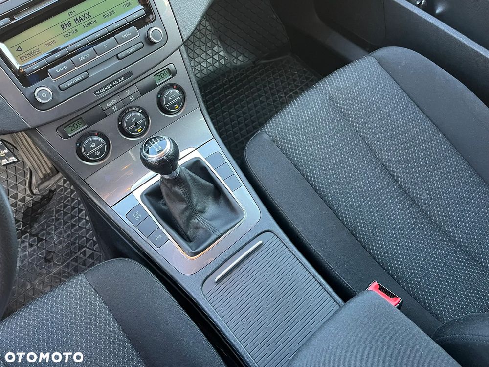 Volkswagen Passat 1.6 Trendline - 36