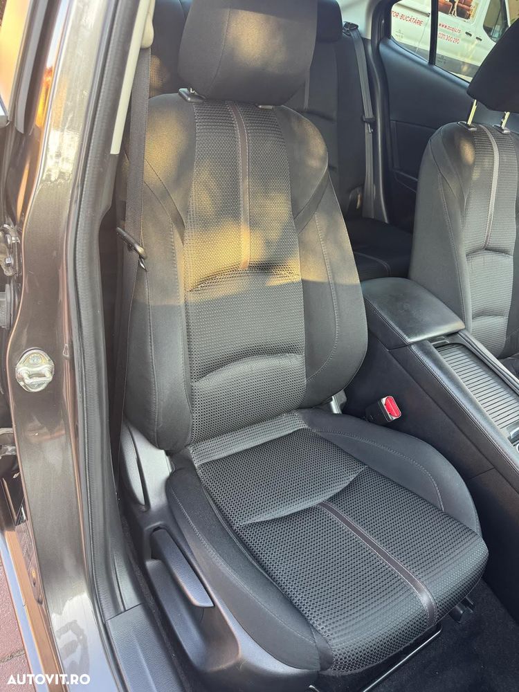 Mazda 3 G120 Attraction - 11