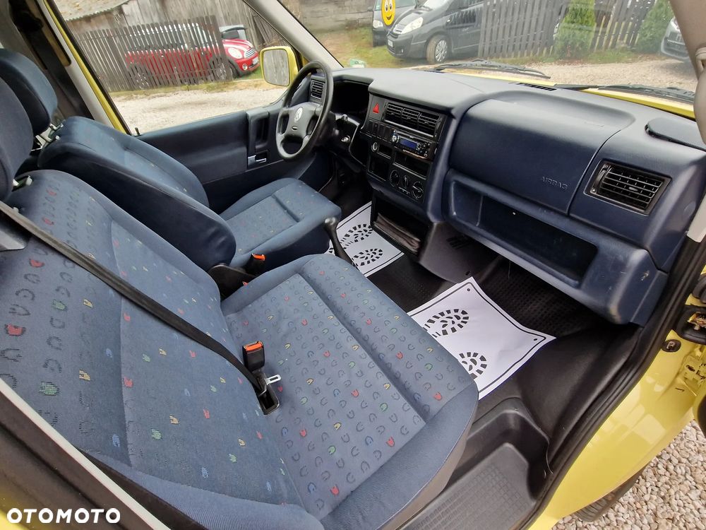 Volkswagen Caravelle - 4