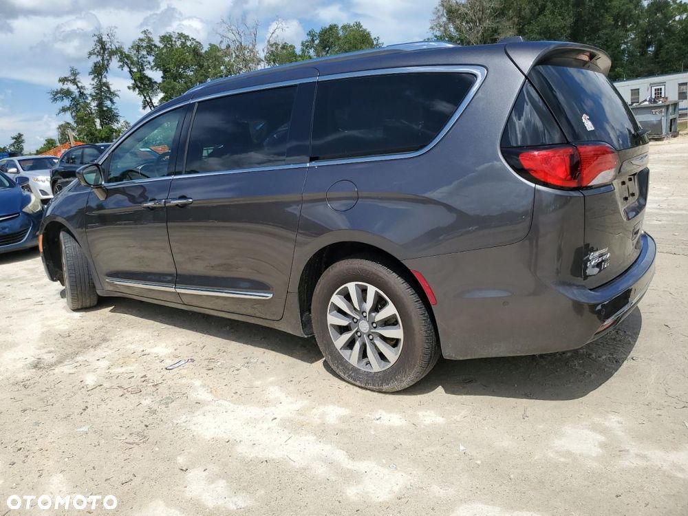 Chrysler Pacifica - 3