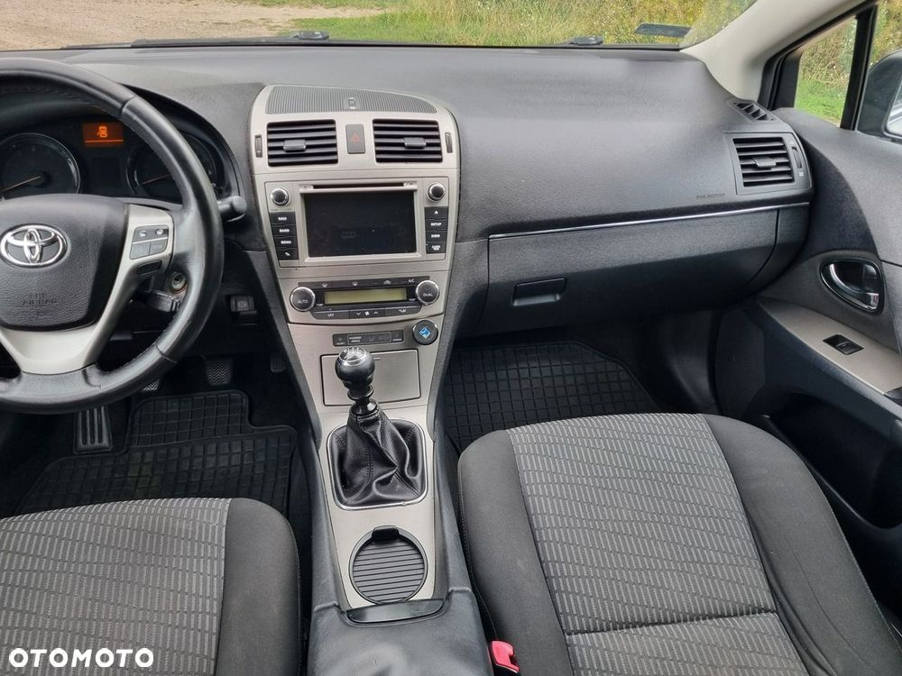Toyota Avensis - 17