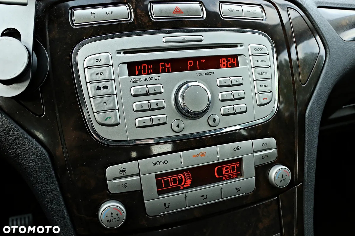 Ford Mondeo 2.0 Ghia - 28