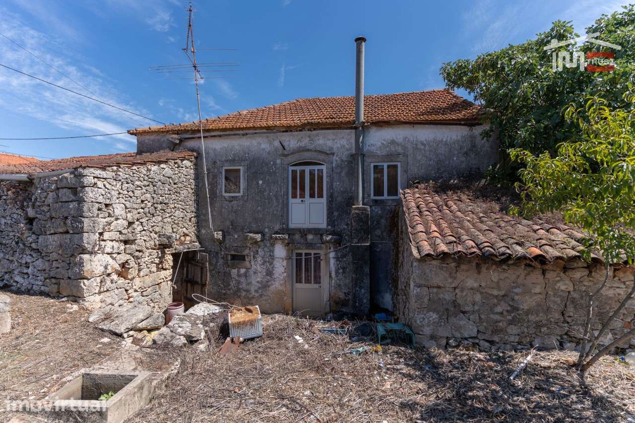 Moradia T3 para Restauro em Alqueidão da Serra - Grande imagem: 5/37