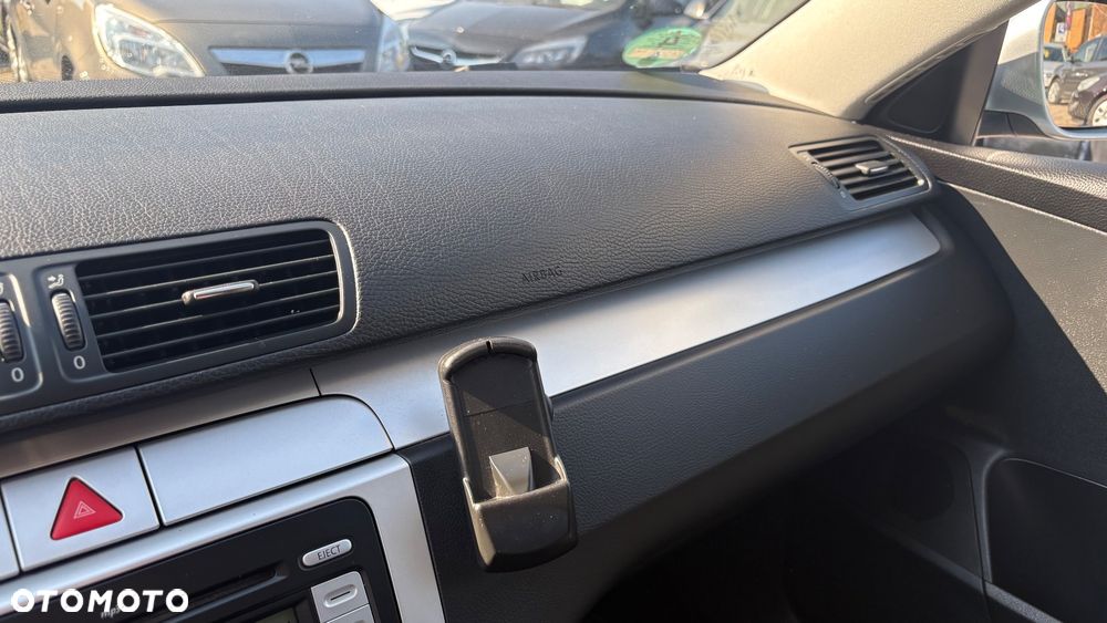 Volkswagen Passat 1.6 FSI Comfortline - 34