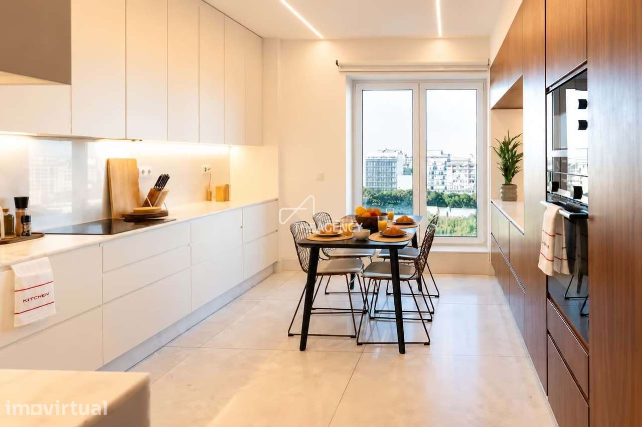 Excecional Apartamento T3 Mobilado com Vistas Panorâmicas sobre Lisbo - Grande imagem: 4/19