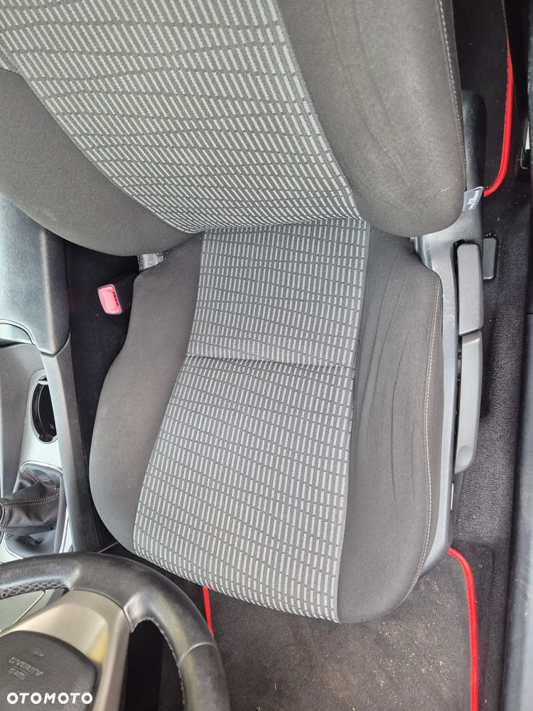 Toyota Avensis - 16