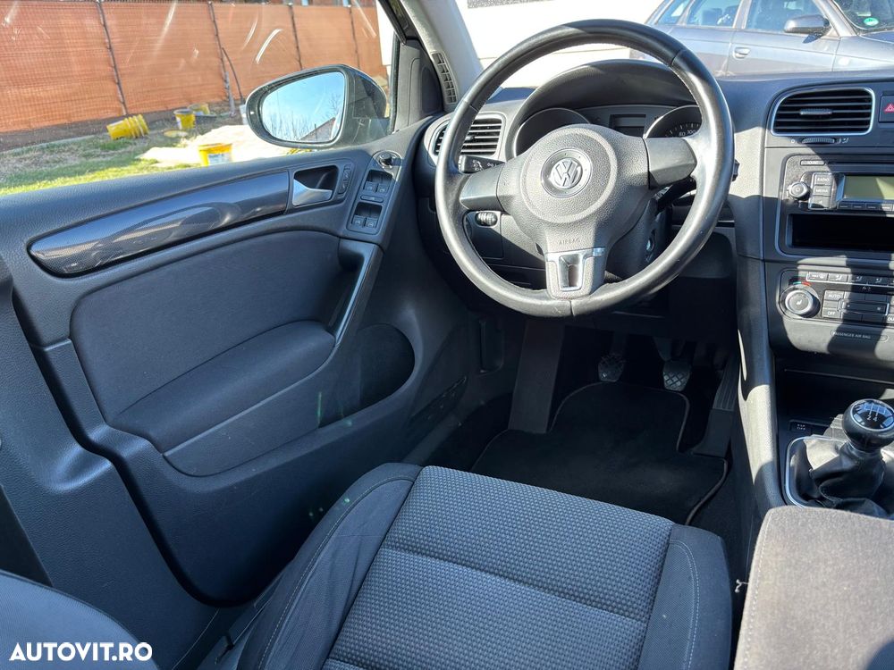 Volkswagen Golf - 6