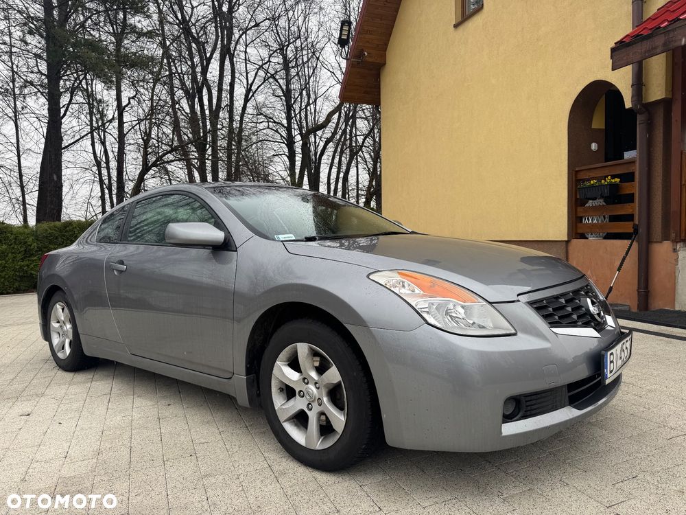 Nissan Altima - 2
