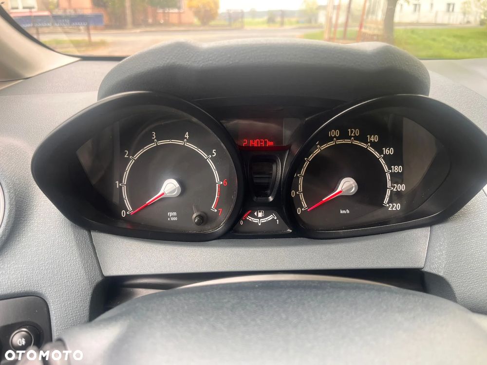 Ford Fiesta 1.25 Trend - 9