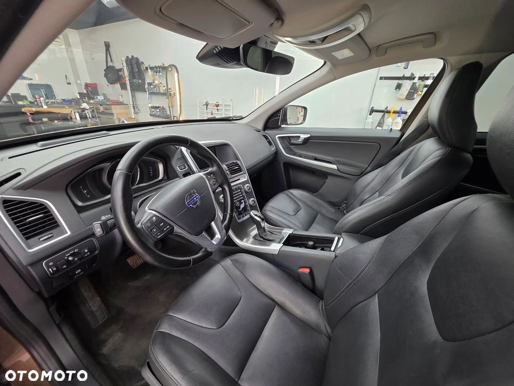 Volvo XC 60 D5 AWD Summum - 7