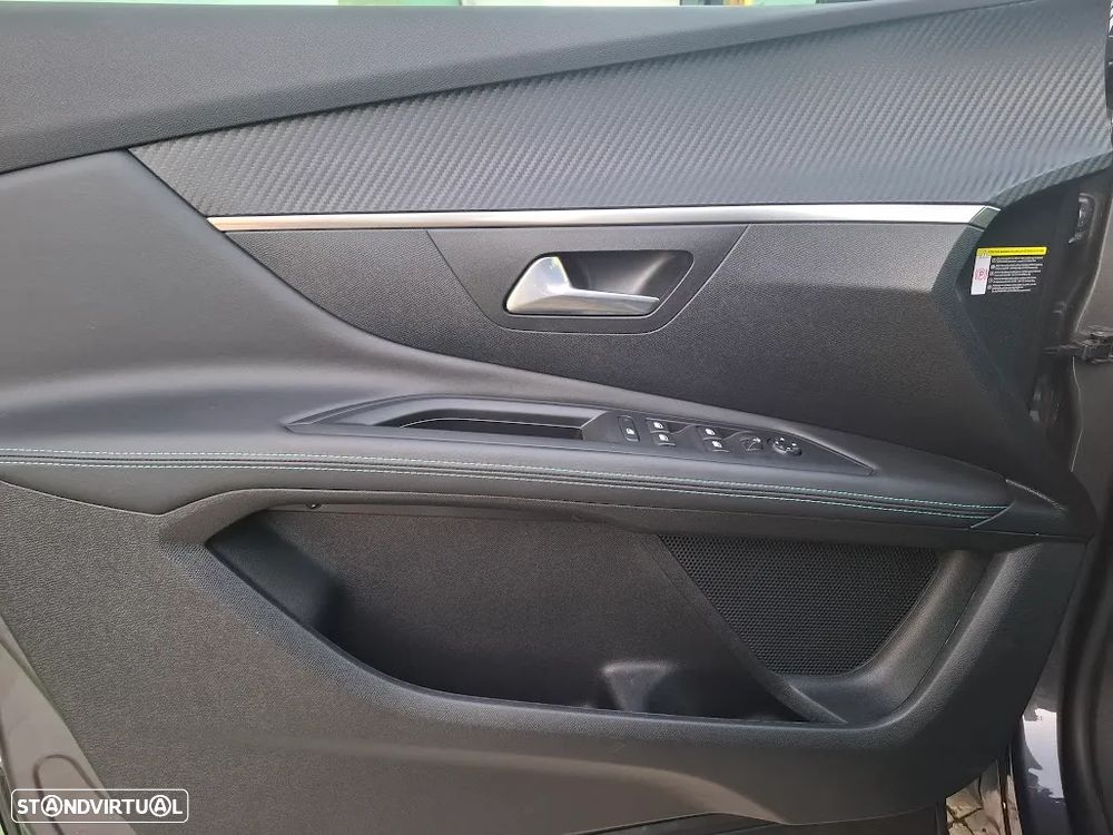Peugeot 3008 1.2 PureTech Allure Pack EAT8 - 28