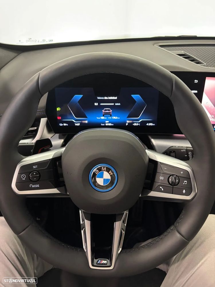 BMW iX1 eDrive20 Pack Desportivo M Pro - 16