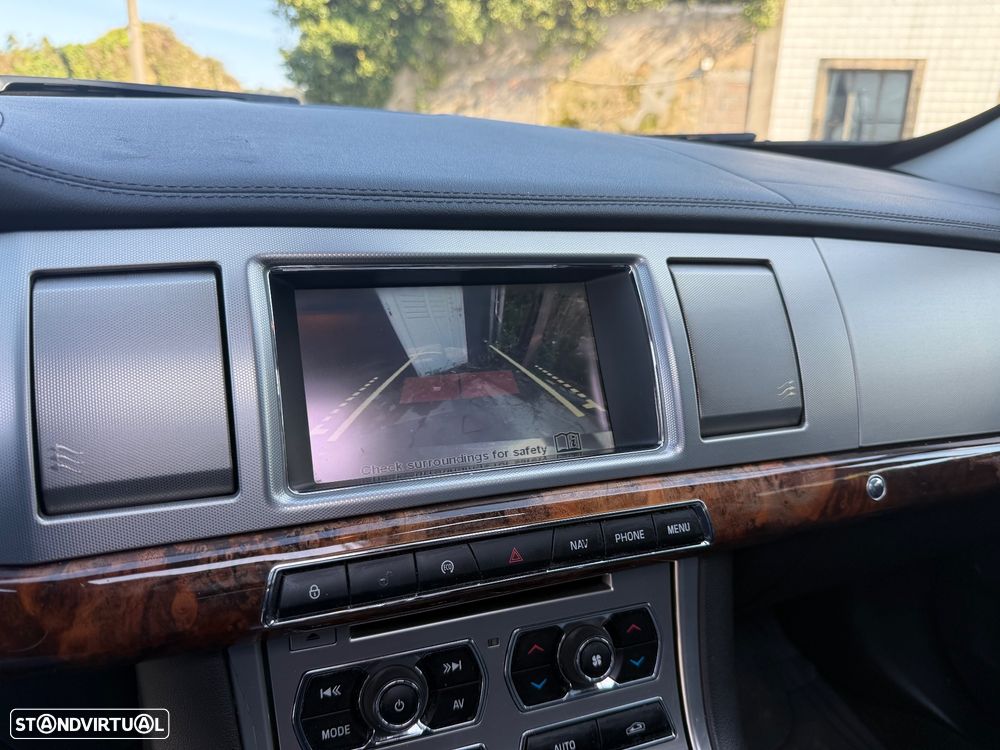 Jaguar XF 2.2 D Premium Luxury - 21