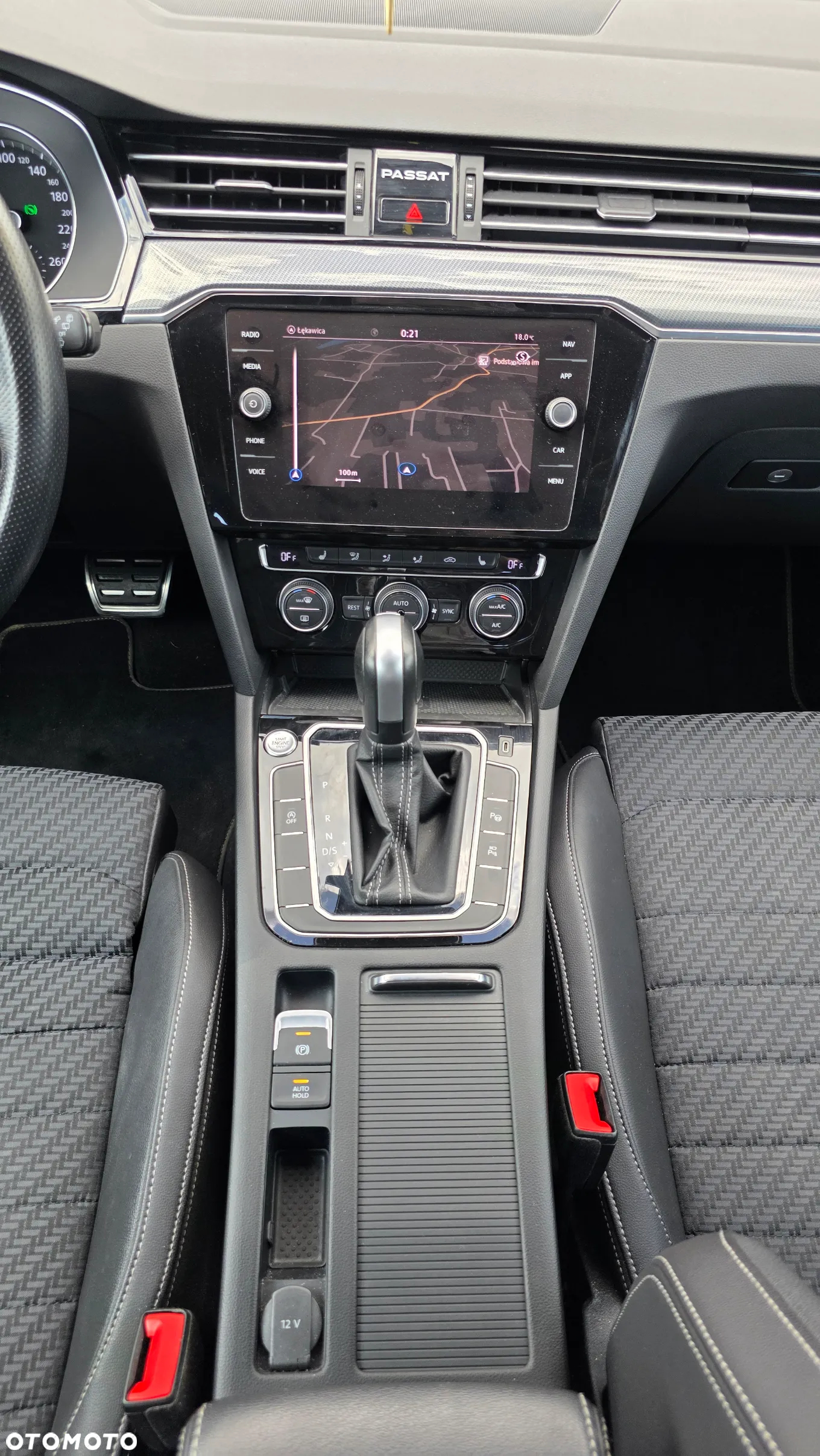 Volkswagen Passat Variant 2.0 TDI SCR DSG R-Line - 19