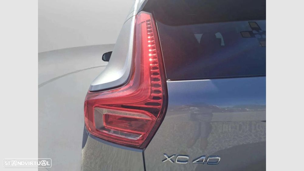 Volvo XC 40 2.0 B3 Plus Dark - 14