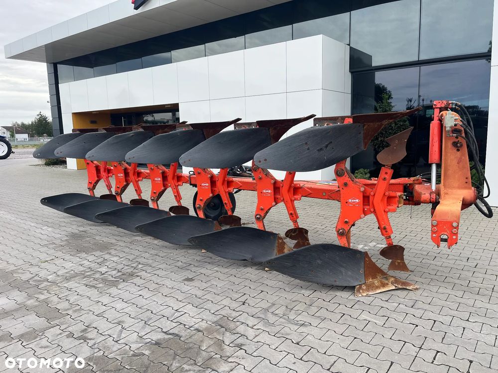 Kuhn Pługi 6-skibowe obrotowe 4+1+1 - 2