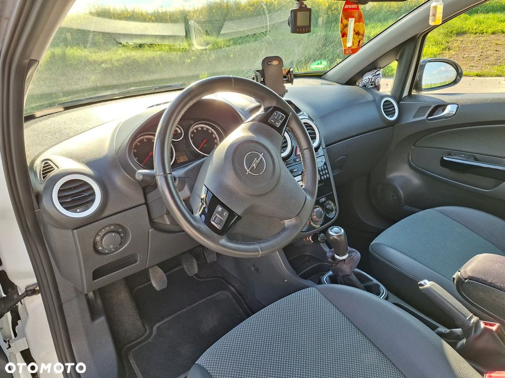 Opel Corsa 1.4 16V Limited Edition - 20