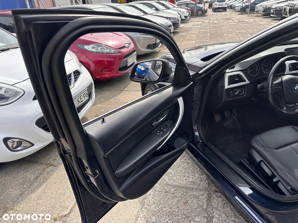 BMW Seria 3 318d Blue Performance Sport Line - 17