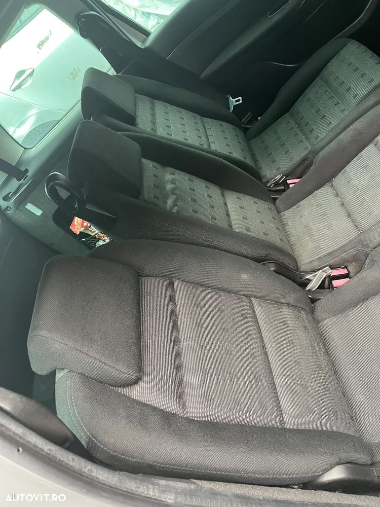 Dezmembrez Peugeot 307 SW facelift break 2006 1,6 HDI gri argintiu - 12