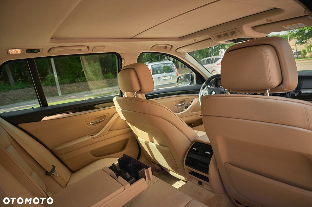 BMW Seria 5 520d - 29