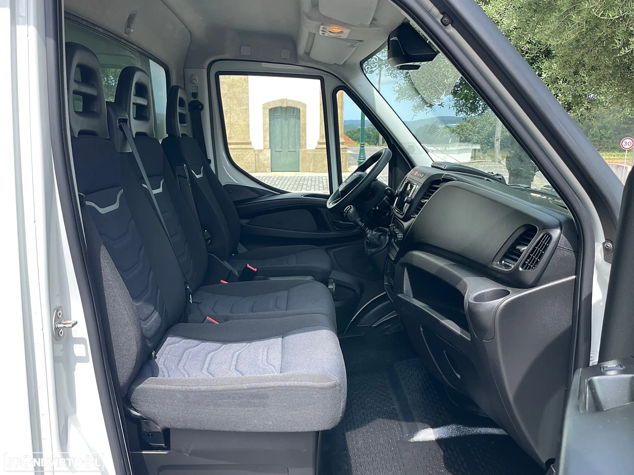 Iveco Daily 35S16 Contentor + Plataforma elevatória - 16