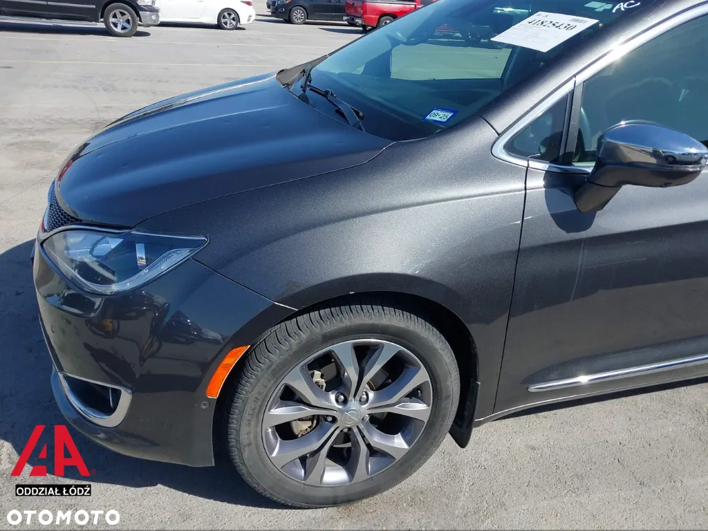 Chrysler Pacifica - 17