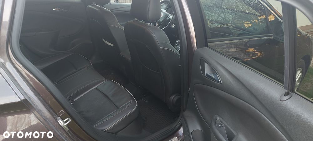 Opel Astra 1.4 Essentia - 12