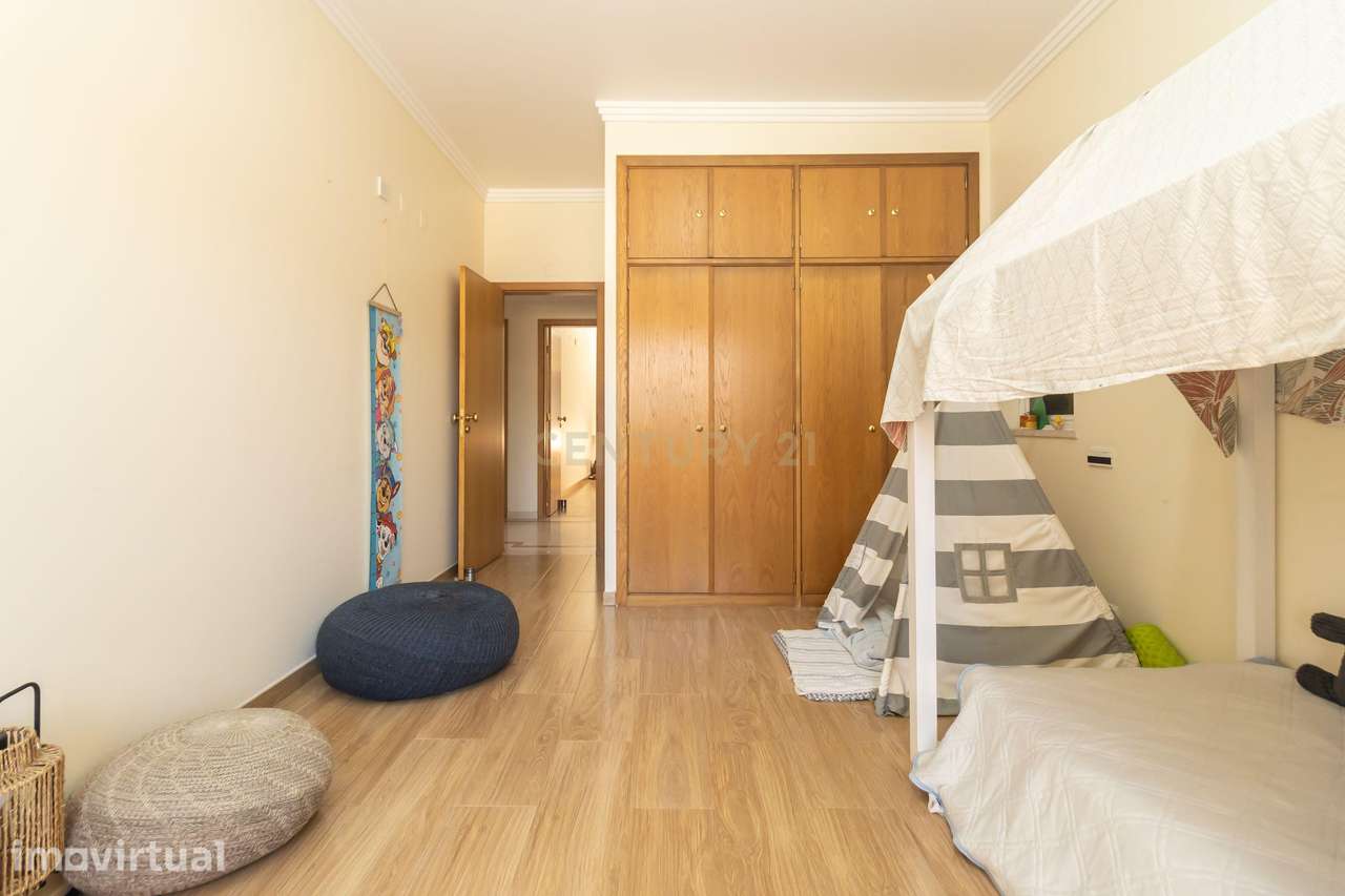 Apartamento T3 com garagem e arrecadação, Sto Antonio Costa da Caparic - Grande imagem: 4/43