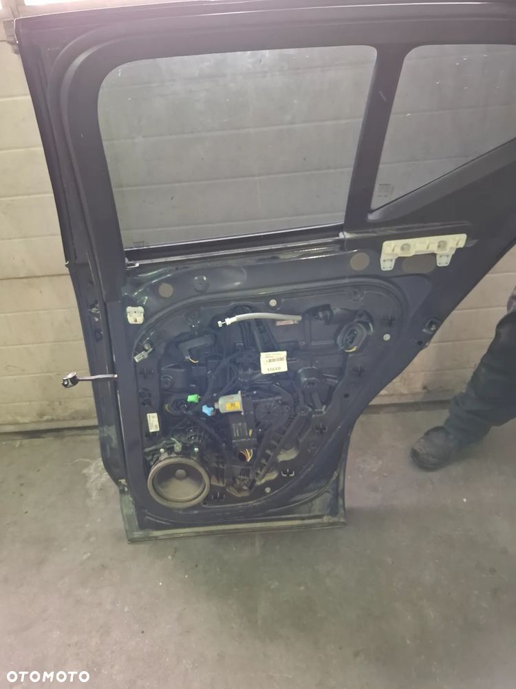 Volvo XC40 drzwi prawy tył kod lakieru 723 - 4