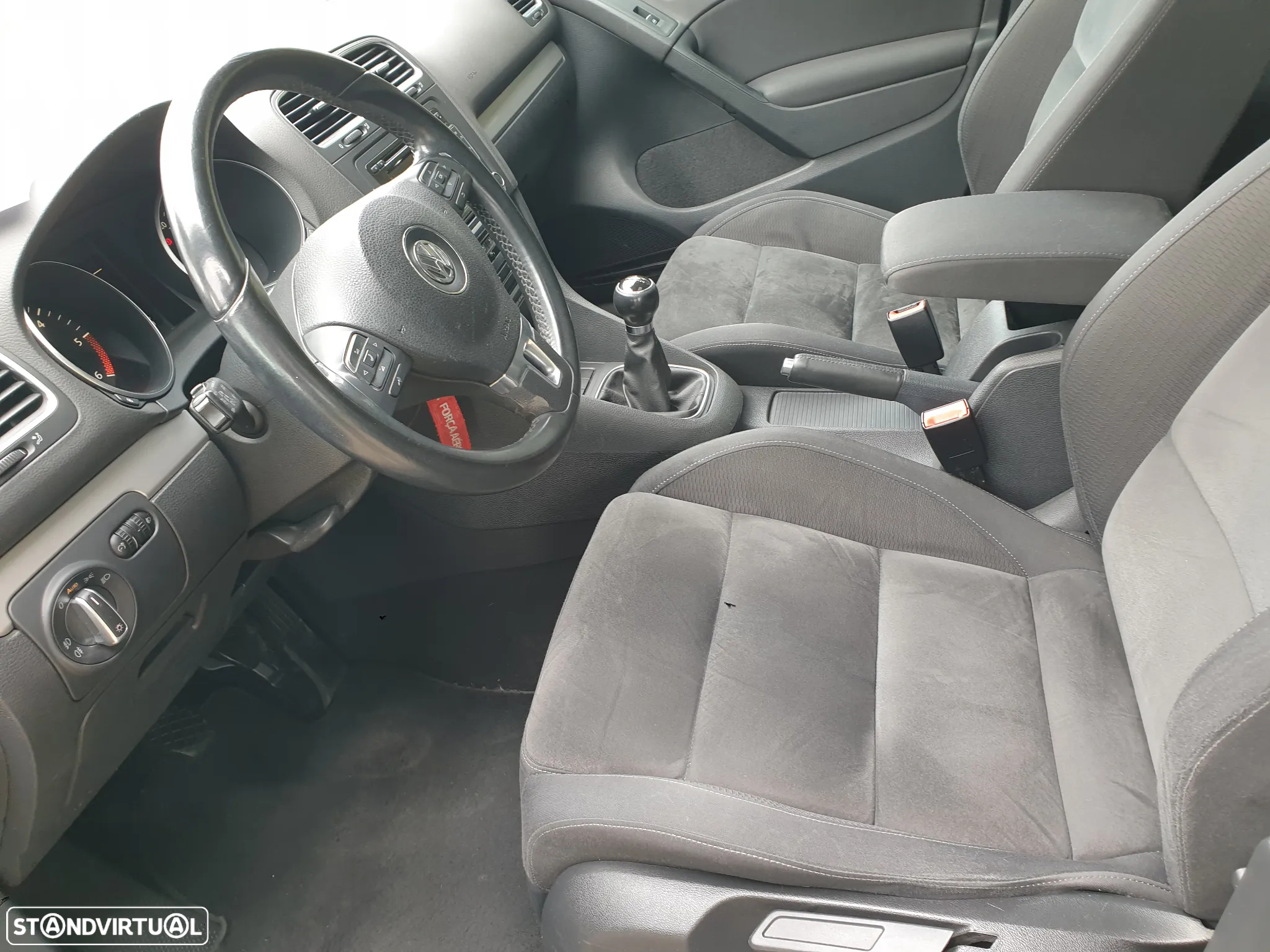 VW Golf 1.6 TDi Highline - 22