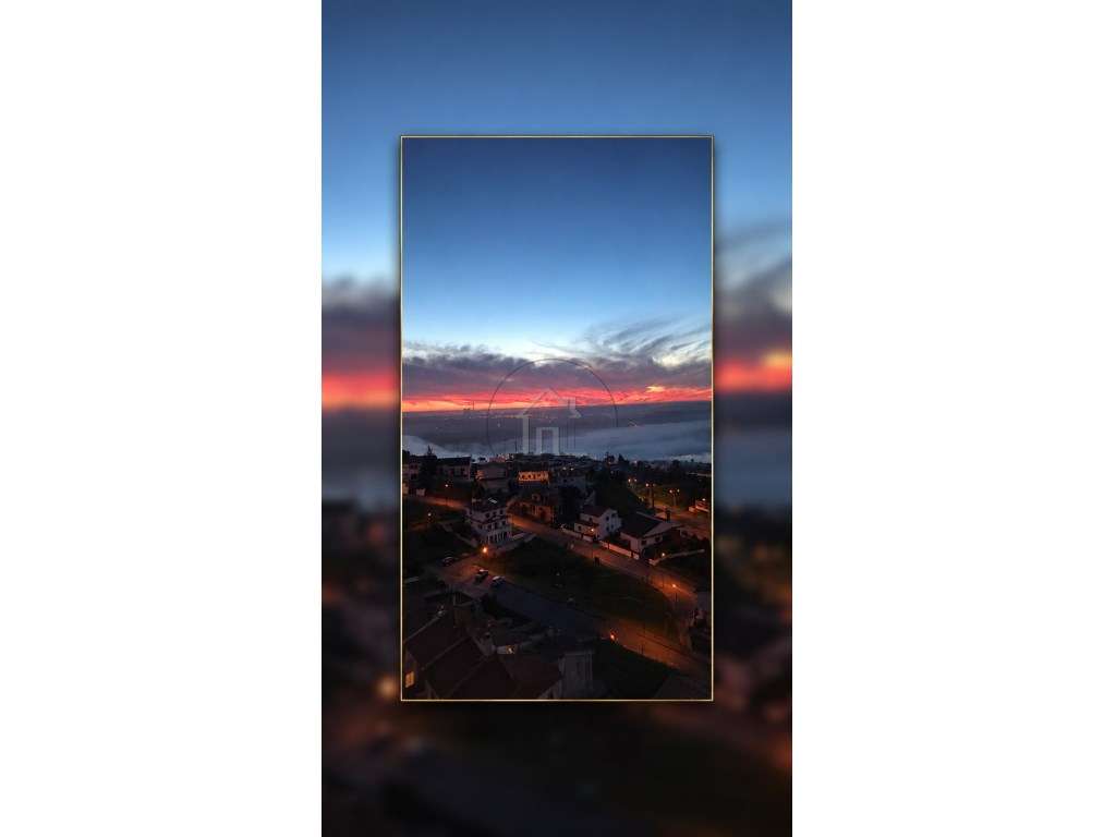 Apartamento de Alto Padrão com Vista Panorâmica sobre o Rio Tejo - Grande imagem: 4/27