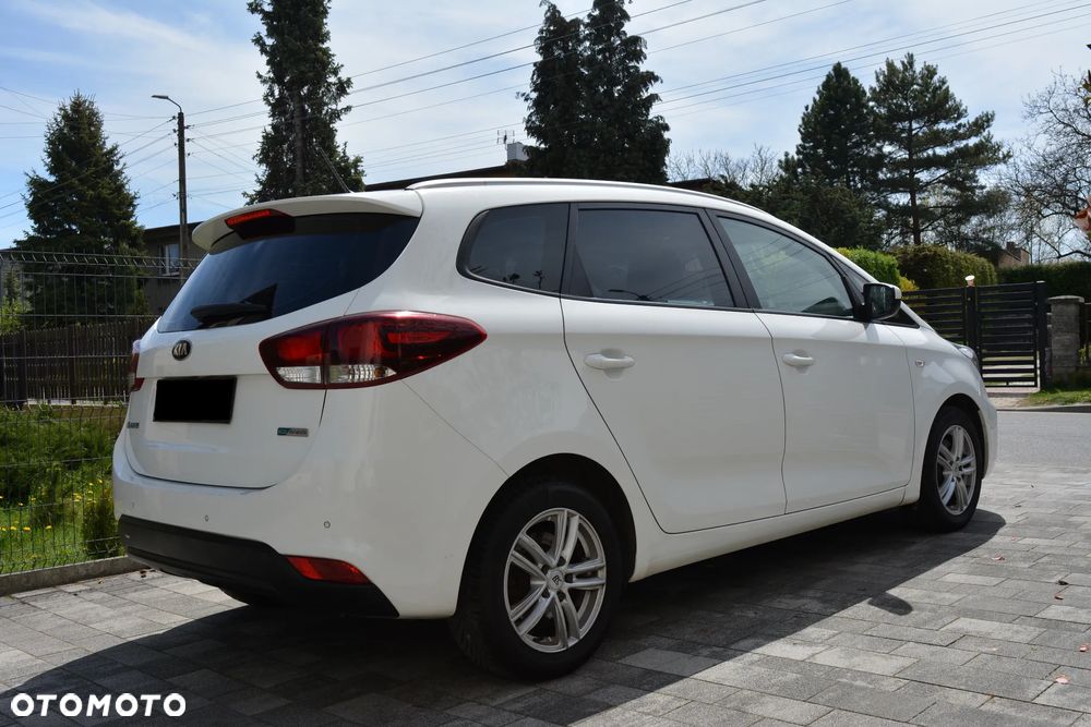 Kia Carens 1.7 CRDi 115 Dream Team Edition - 25