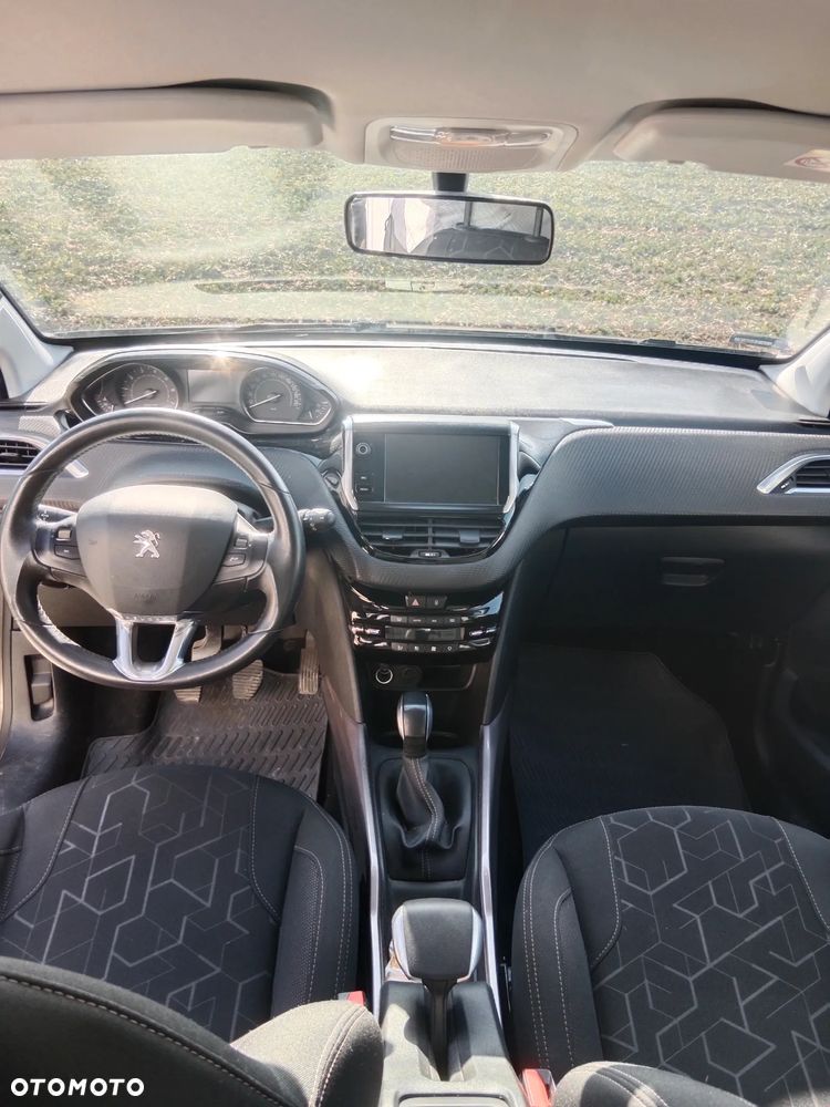Peugeot 2008 1.2 Pure Tech Style - 10
