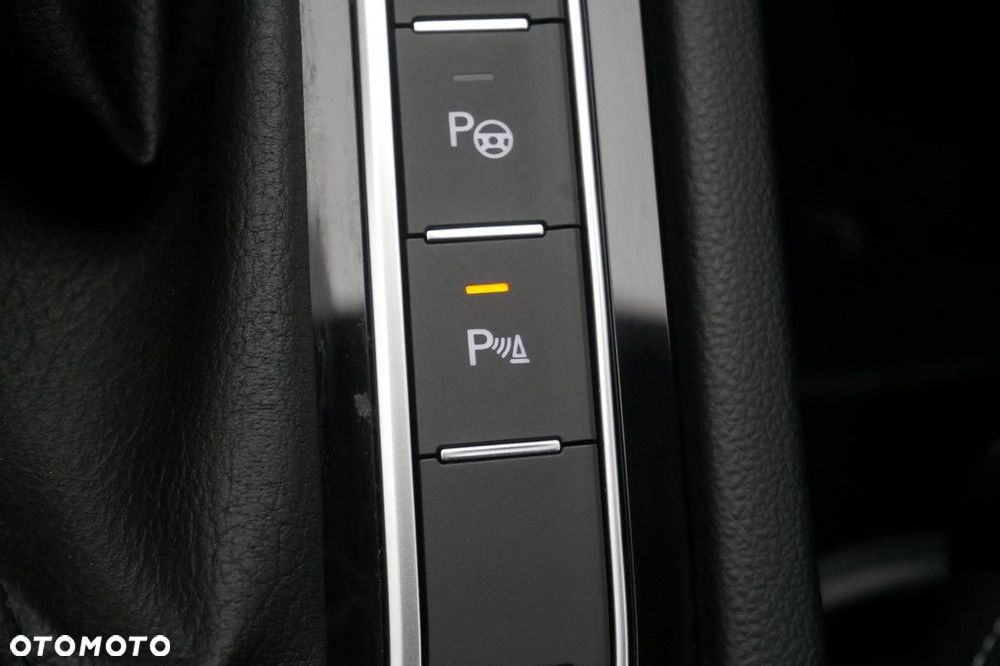 Volkswagen Passat - 20