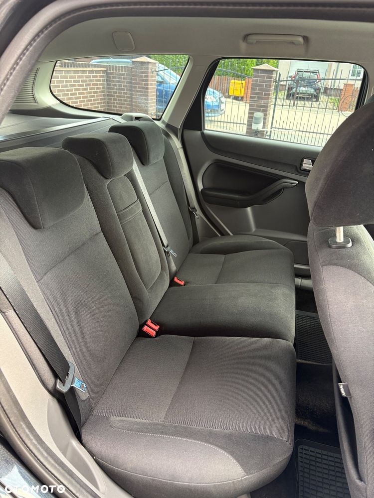 Ford Focus 1.8 Ghia - 20