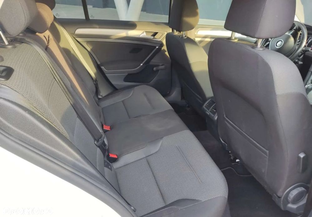 Volkswagen Golf - 5