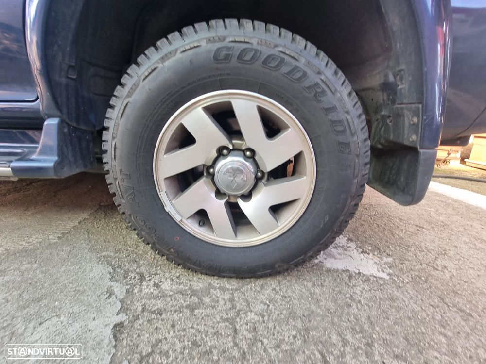 Mitsubishi Pajero Sport 2.5 TD GLS - 13
